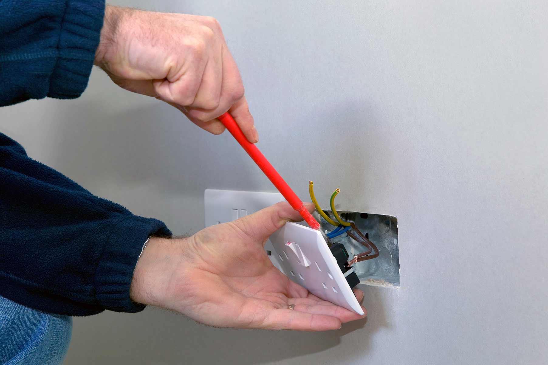 Our electricians can install plug sockets for domestic and commercial proeprties in Cheltenham and the local area. 